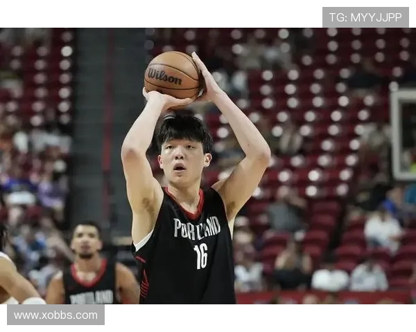 杨瀚森接球三分斩获首分后即被换下引热议比赛进程成为焦点时刻球场